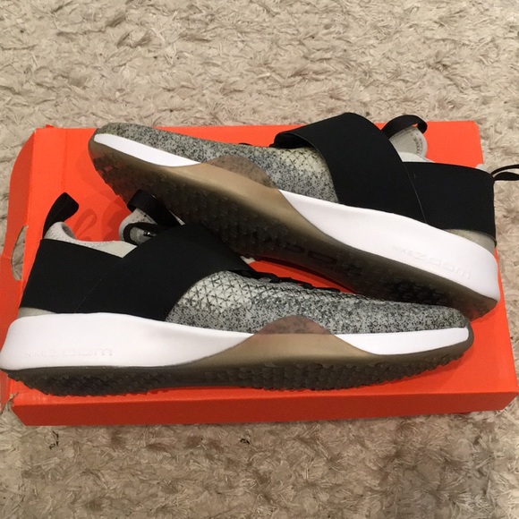 Brand New NIKE ZOOM Training Shoes - Size 9.5 🔥 - Picture 2 of 4